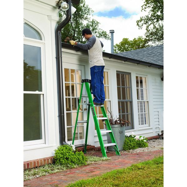 4 ft Fiberglass Stepladder