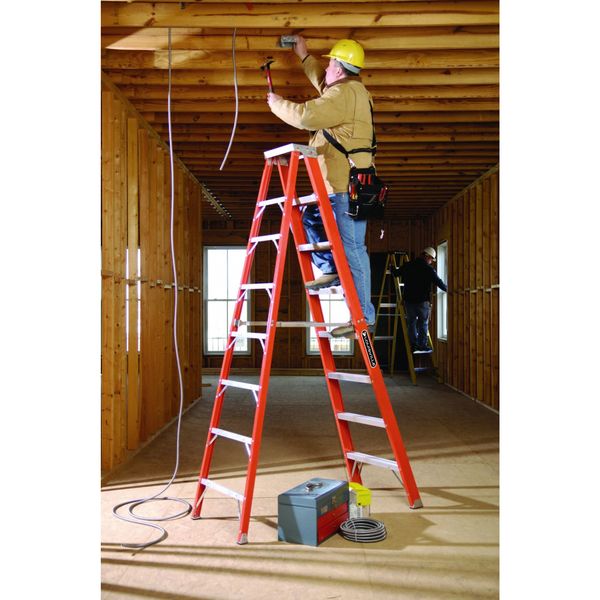 10 ft Fiberglass Stepladder