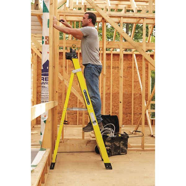 6 ft Fiberglass Stepladder