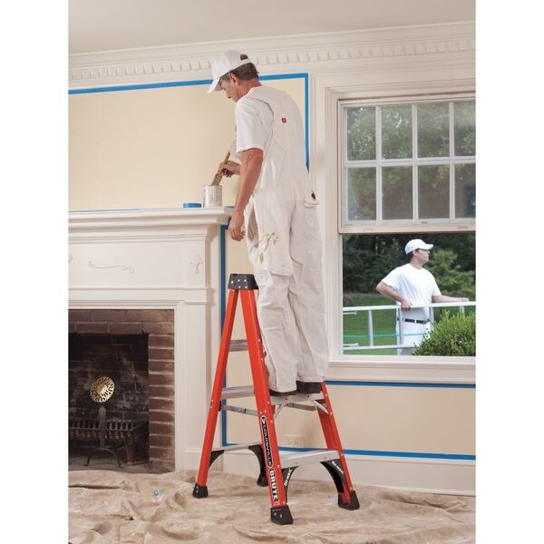 4 ft Fiberglass Stepladder