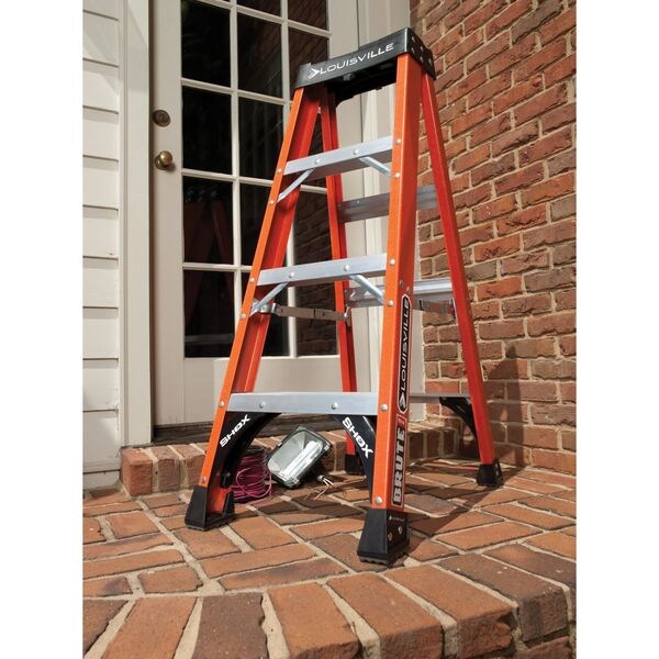 4 ft Fiberglass Stepladder