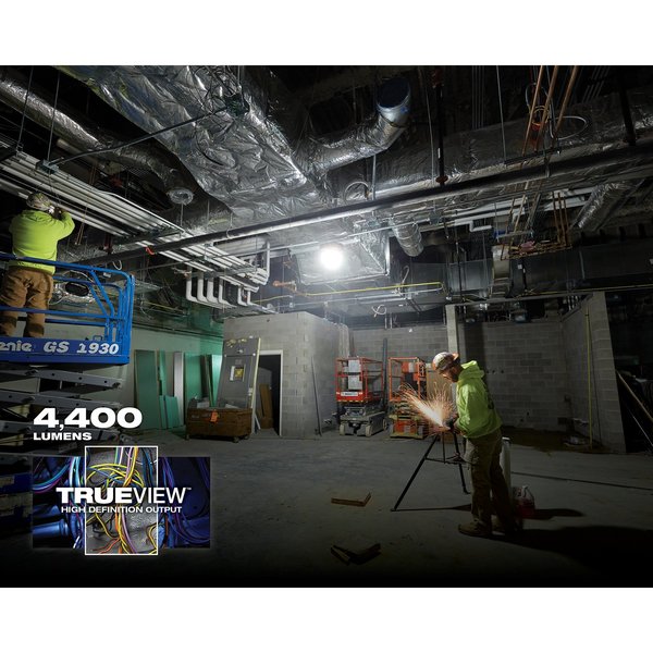 M18 RADIUS Compact Site Light