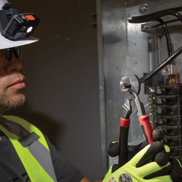 Journeymanâ¢ High Leverage Cable Cutter with Stripping