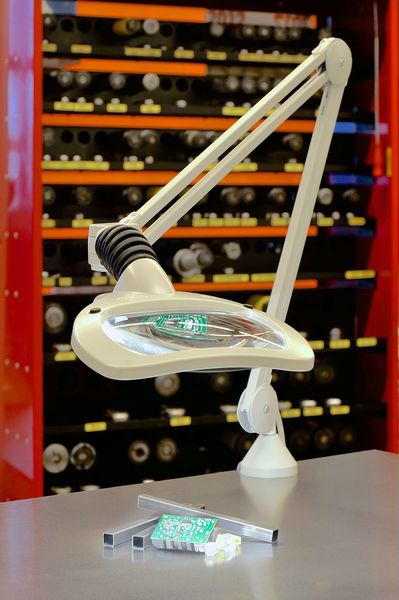 LUXO 6 W, LED Rectangular Magnifier Light