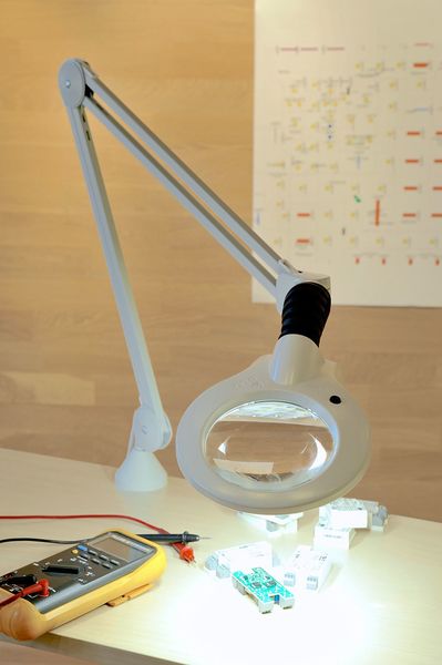 LUXO 9 W, LED Articulating Arm Magnifier Light