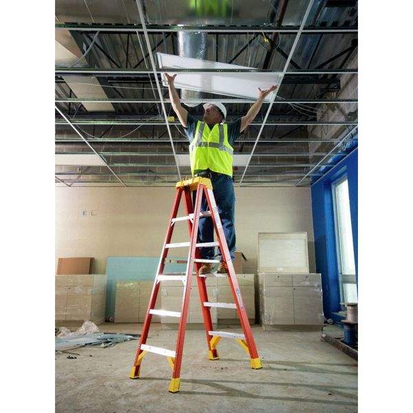 Fiberglass Stepladder, 5 ft Ladder Ht, 4 Steps, 300 lb, 35 1/8 in Base Spread, 21 5/8 in Bottom W