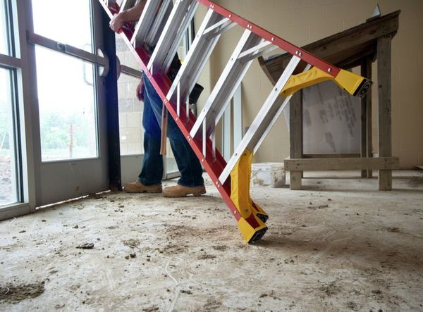 Fiberglass Stepladder, 7 ft Ladder Ht, 6 Steps, 300 lb, 41 1/4 in Base Spread, 25 1/8 in Bottom W