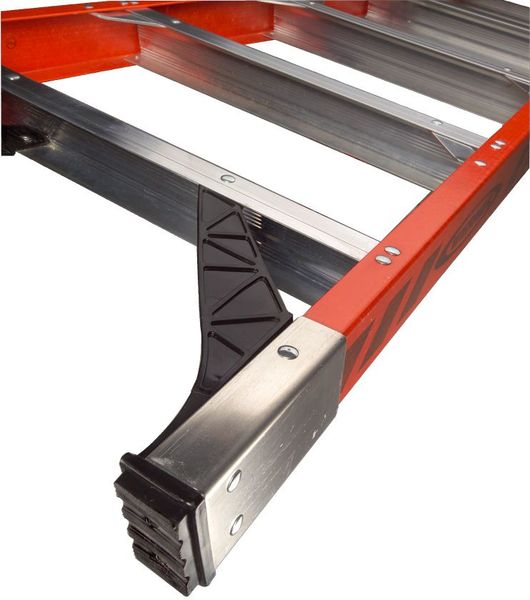 4 ft Fiberglass Stepladder