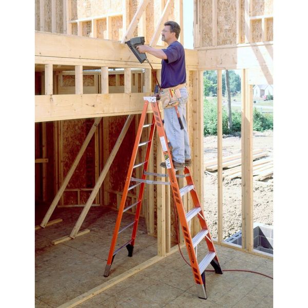 8 ft Fiberglass Stepladder