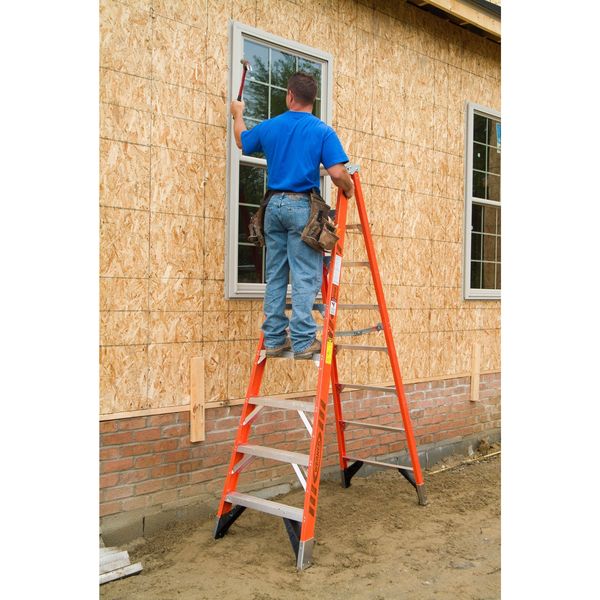 8 ft Fiberglass Stepladder
