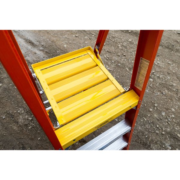 7 ft Fiberglass Podium Stepladder