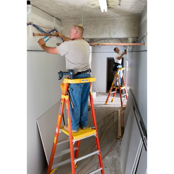 7 ft Fiberglass Podium Stepladder