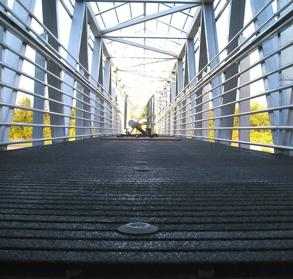 Pedestrian Pultruded Grating, 48 in Span, Grit-Top Surface, ISOFR Resin, Dark Gray