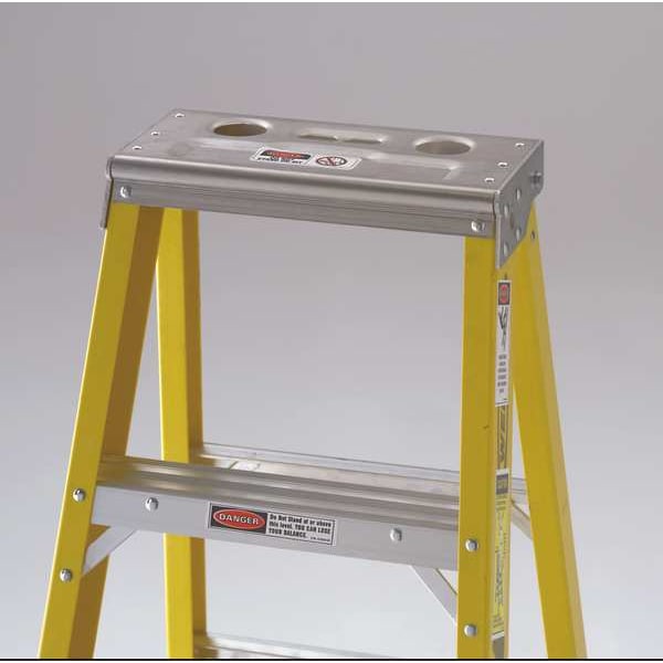 4 ft Fiberglass Stepladder