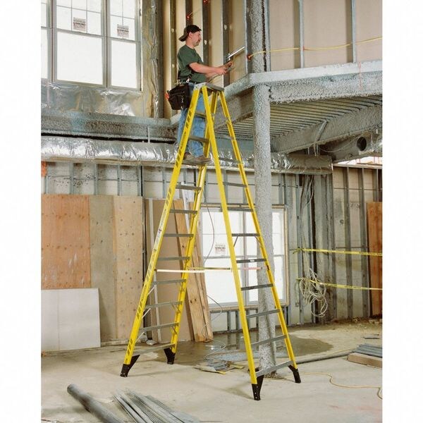 12 ft Fiberglass Stepladder