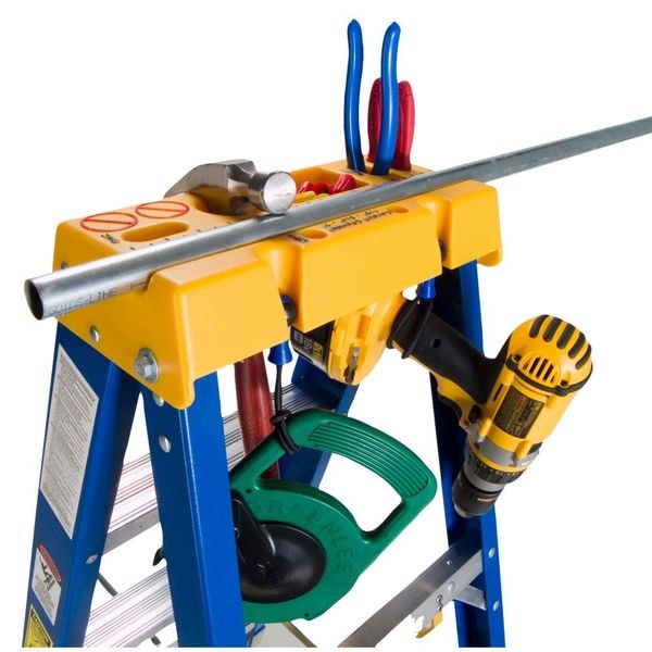4 ft Fiberglass Stepladder