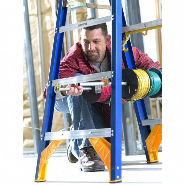 4 ft Fiberglass Stepladder