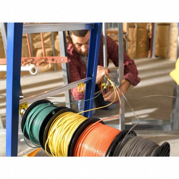 4 ft Fiberglass Stepladder