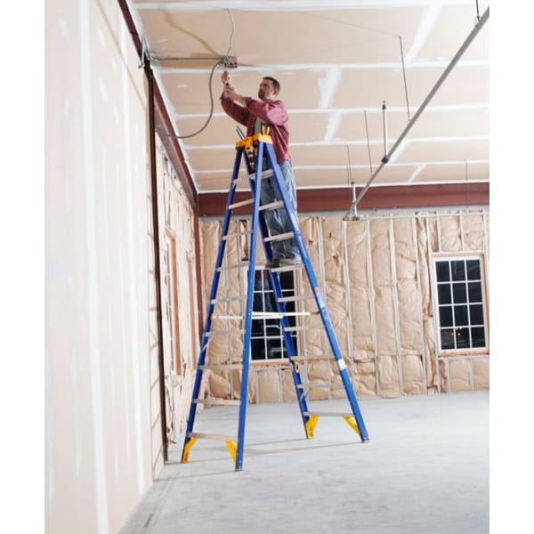 10 ft Fiberglass Stepladder